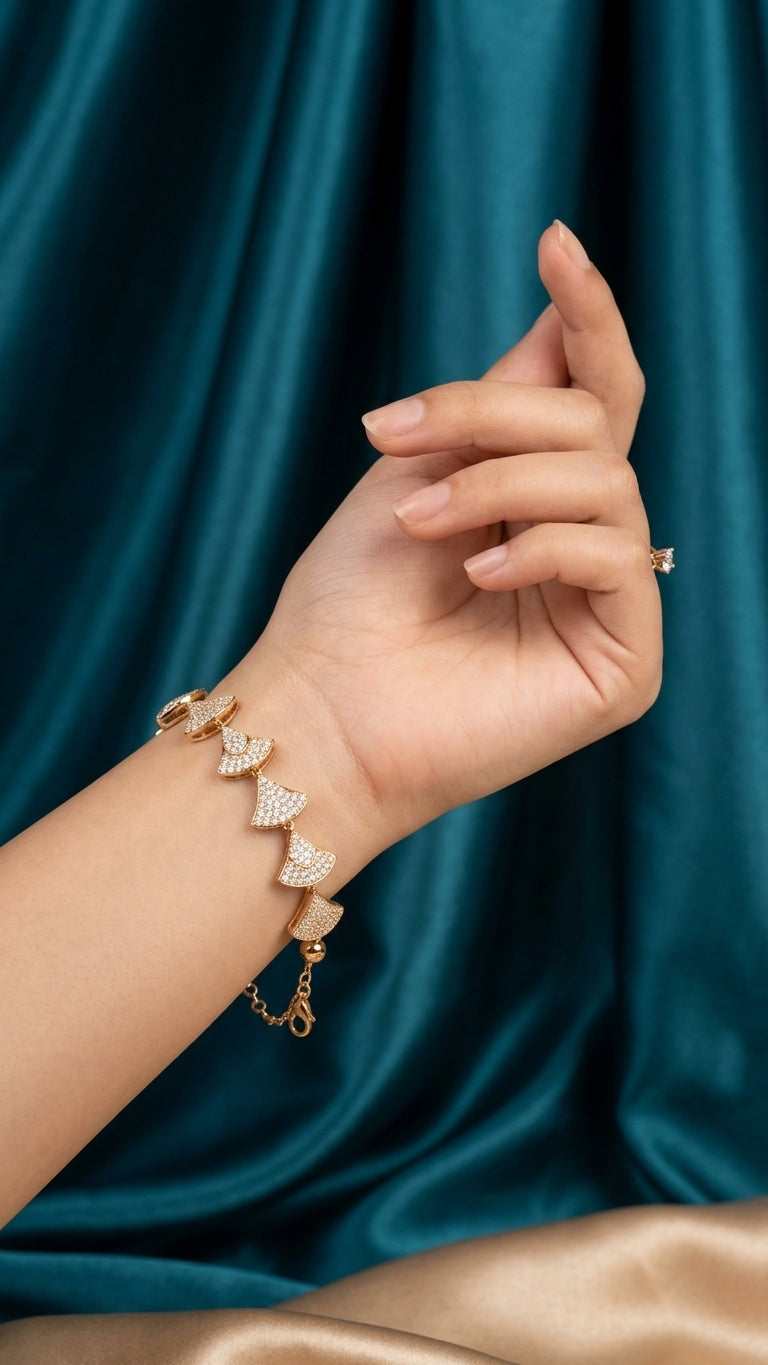 Exquisite Gold Pavé Fan Motif Link Bracelet