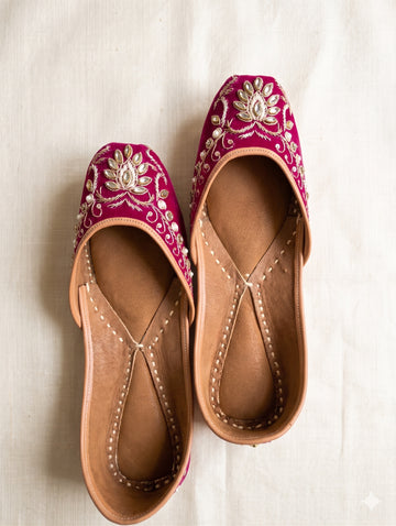 Handcrafted Deep Pink Kundan & Pearl Embroidered Punjabi Juttis