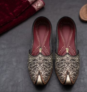 Ornate Black and Gold Embroidered Mojaris