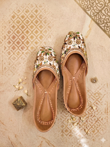 Handcrafted Ivory Gold & Emerald Zardozi Punjabi Juttis