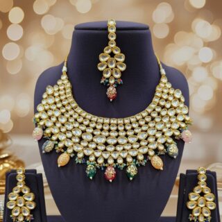 Elegant designer Kundan necklace and earring set.