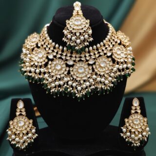 Elegant designer Kundan necklace and earring set.