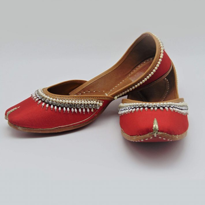 amazing-hand-crafted-leather-jhuttis-image