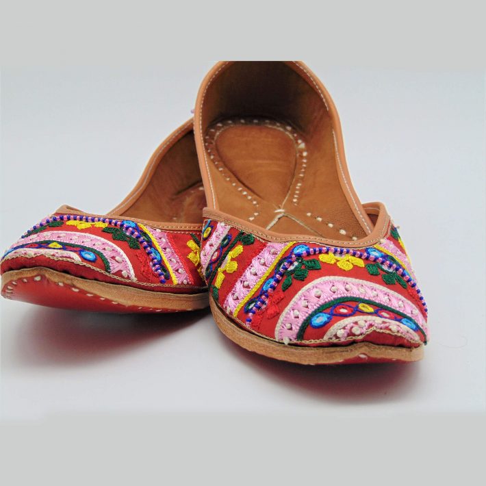 colorful-hand-crafted-leather-jhuttis-image-02