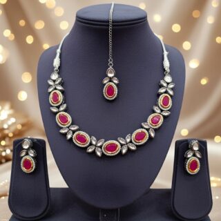 Elegant designer Kundan necklace and earring set.
